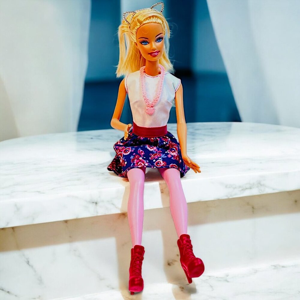 1999 VTG 11" Barbie Doll Mattel Collection 1 120F Bendable Legs W/Accessories